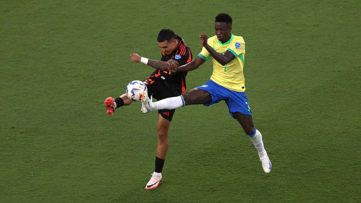 Vinicius Junior pouco fez diante da Colômbia