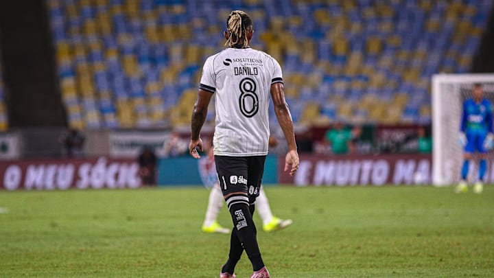 Danilo é um dos desfalques do Botafogo na Bolívia