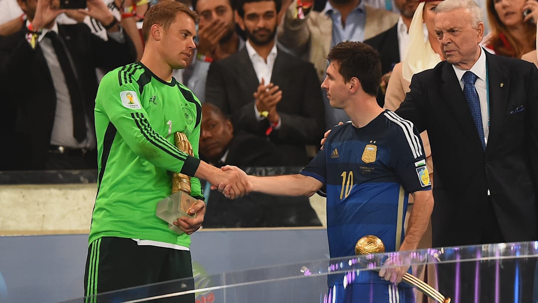 Stars unter sich: Manuel Neuer und Lionel Messi gehören auch 2022 noch zu den prägenden Spielern ihrer Nation. Stars unter sich: Manuel Neuer und Lionel Messi gehören auch 2022 noch zu den prägenden Spielern ihrer Nation.