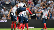Jugadores de Rayados de Monterrey celebran un gol.