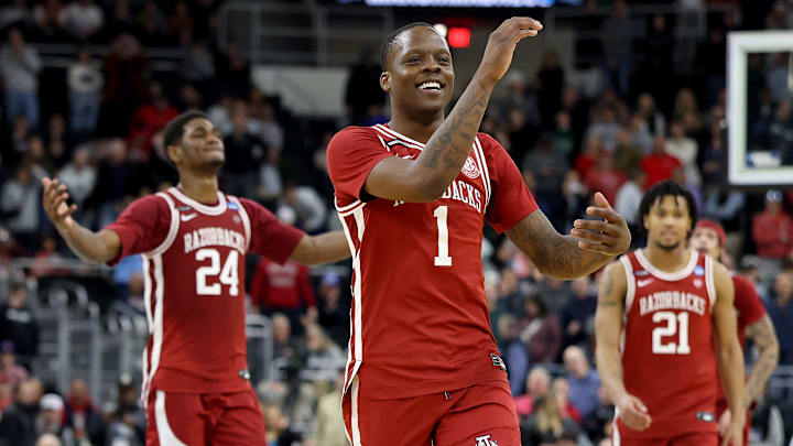 Arkansas senior guard Johnell Davis celebrates with teammates Billy Wagner (24) and D.J. Wagner (21) during Saturday's 75-66 win over St. John's in the second round of the 2025 NCAA Tournament.