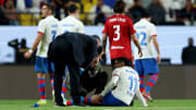 O atacante sentiu a coxa esquerda antes do intervalo do confronto com o Osasuna