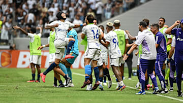 Cruzeiro faz história e vence o primeiro clássico na Arena MRV.