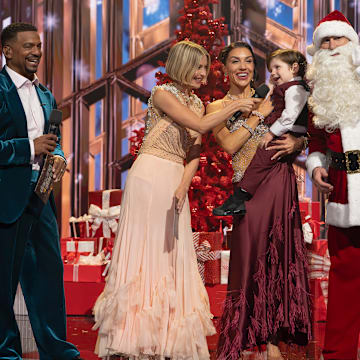 ‘Dancing With the Stars’ Holiday Special