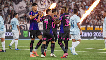 Botafogo venceu o Grêmio por 3x2 no Nilton Santos Botafogo venceu o Grêmio por 3x2 no Nilton Santos