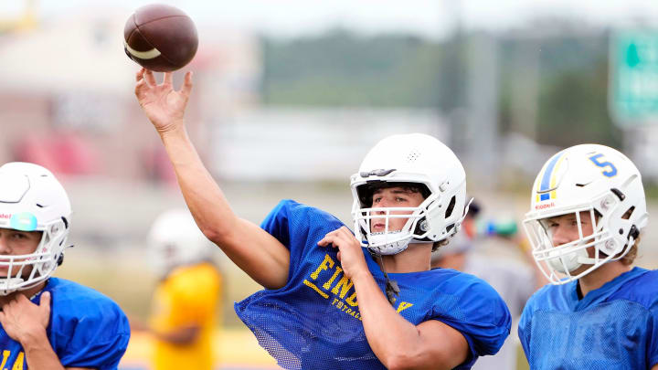 Aug 4, 2022; Findlay, OH, USA; Findlay quarterback Ryan Montgomery looks to throw the ball during practice at Findlay High School on August 4, 2022. Ryan's brother Luke is an offensive linemen committed to Ohio State.

Ceb Osufb Montgomery Kwr 08