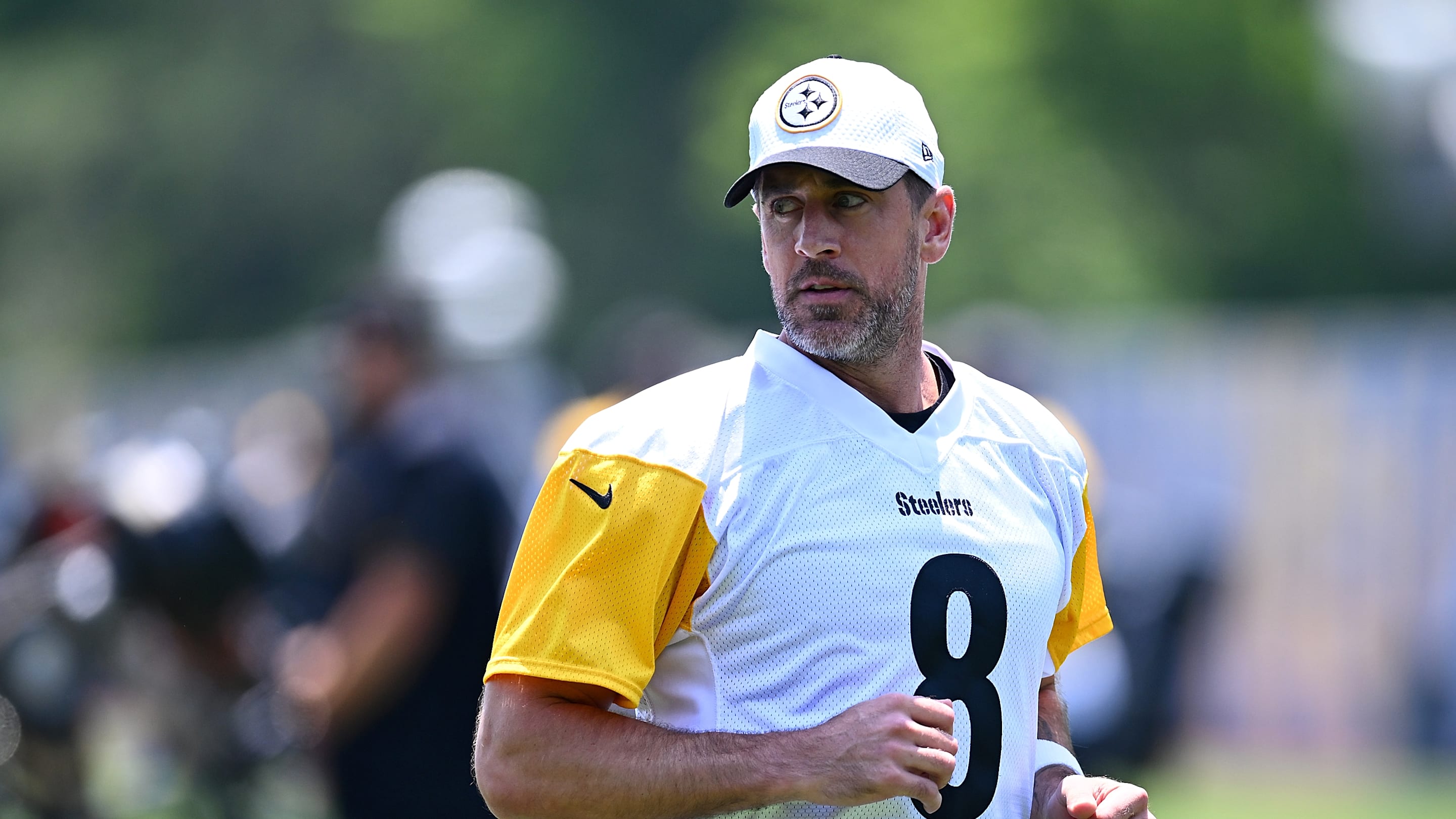 Aaron Rodgers put Steelers' WR situation on blast without saying a word thumbnail