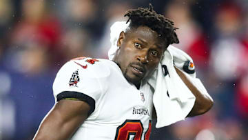 Antonio Brown no podrá jugar con los Buccaneers hasta la Semana 16