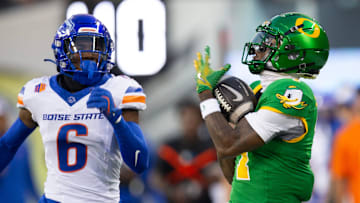 Oregon's Evan Stewart, right, pulls down a Dillon Gabriel pass ahead of Boise State's Jeremiah Earby for a big gain during the first quarter at Autzen Stadium in Eugene Sept. 7, 2024.