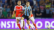 Dupla Gre-Nal estreia longe de casa