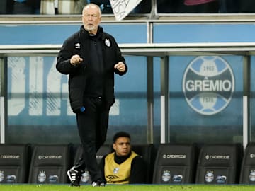 Mano Menezes já planeja o segundo semestre do Grêmio 