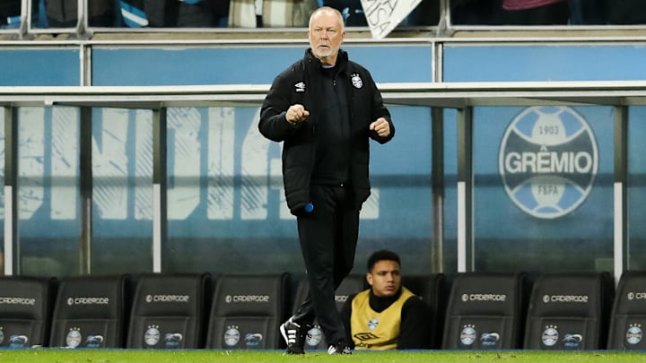 Mano Menezes já planeja o segundo semestre do Grêmio Mano Menezes já planeja o segundo semestre do Grêmio