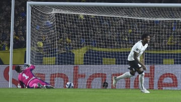 Gil fez o gol do pênalti que classificou o Corinthians para as quartas de final da Libertadores 2022