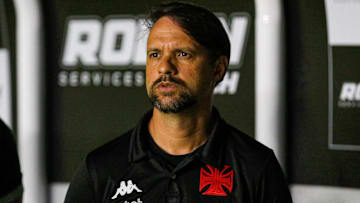 Maurício Souza deixa o comando do Vasco após sequência ruim. Clube venceu um dos últimos seis jogos.