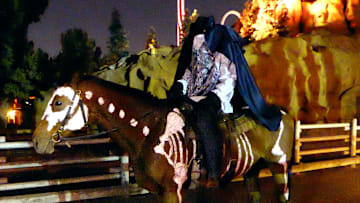 "Elvira's Big Top" At Knott's Scary Farm