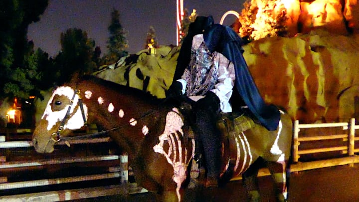 "Elvira's Big Top" At Knott's Scary Farm