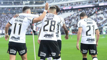 Corinthians vem de vitória sobre o Santos pela Copa do Brasil e enfrenta os mesmos rivais, agora na Série A