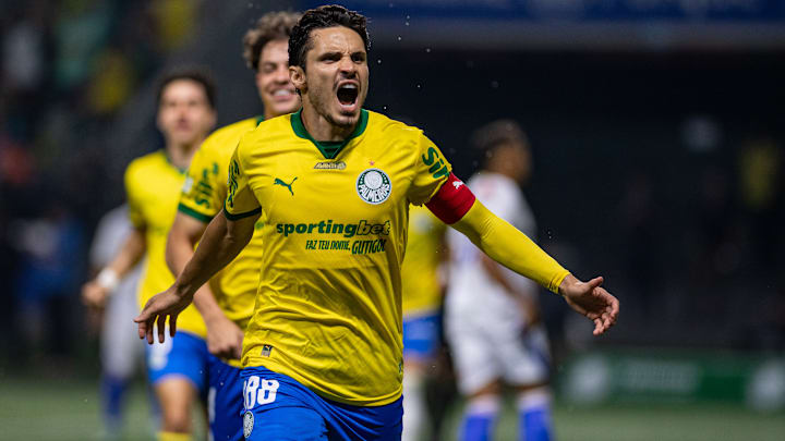 Raphael Veiga deve ser titular do Palmeiras contra o Flamengo na final da Libertadores 2025