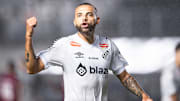 Atacante soma 10 gols e duas assistências na temporada