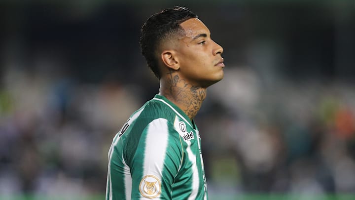 Alef Manga, jogador do Coritiba