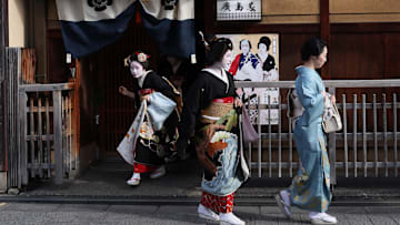 Geiko And Maiko Celebrate New Year