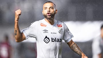 Santos v Bahia - Brasileirao 2025