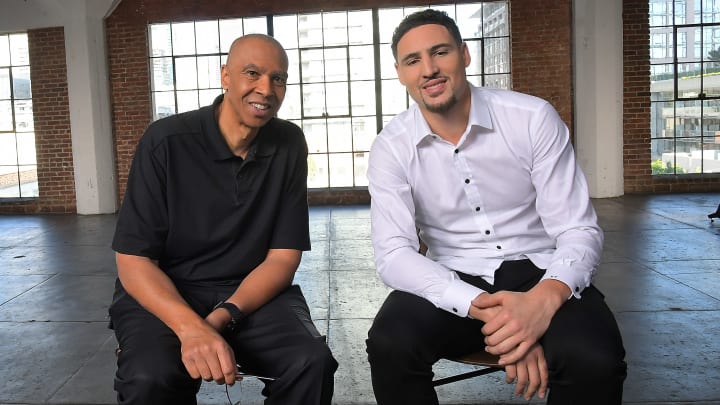 Klay Thompson y su padre Mychal, quien también fue jugador de la NBA