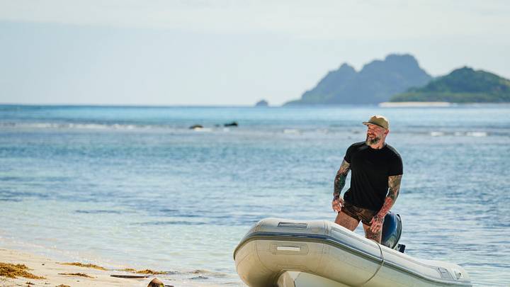 “Knife to the Heart” – Castaways help pass the time on their beach by hosting the “Survivor 50 Talent Show”. Another boomerang idol is discovered, and players must decide whether to send it to an ally or an adversary. Then, the biggest reward of the season is on the line as tribes compete for immunity and a special afternoon with country music star and SURVIVOR superfan, Zac Brown, on SURVIVOR 50, Wednesday, March 18. Photo: Robert Voets/CBS ©2025 CBS Broadcasting, Inc. All Rights Reserved.