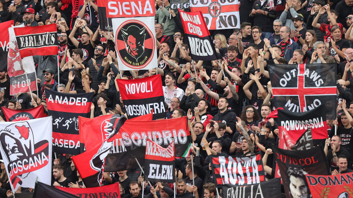 Tifosi rossoneri al Picco Tifosi rossoneri al Picco