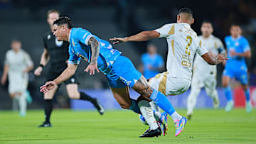 El uruguayo Gabriel Fernández y el brasileño Joaquim Pereira en la semifinal de vuelta de la Concachampions