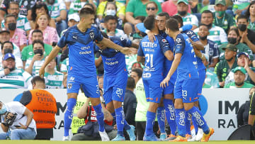 Jugadores de Rayados de Monterrey celebran un gol.