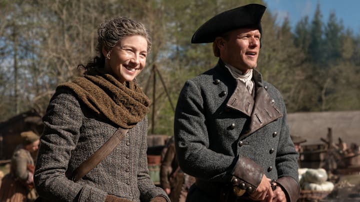 Outlander_801_Soul of a Rebel_Left to Right: Caitríona Balfe (“Claire Fraser”) and Sam Heughan (“Jamie Fraser”)