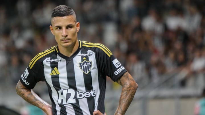 Arana permaneceu em campo por poucos minutos Arana permaneceu em campo por poucos minutos