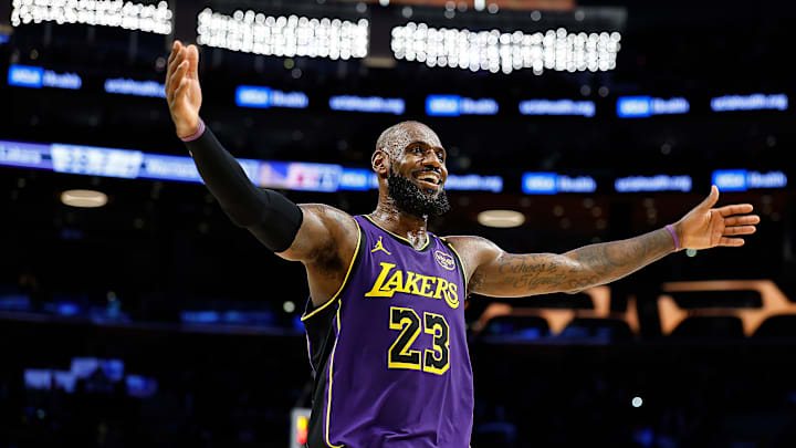 Golden State Warriors v Los Angeles Lakers