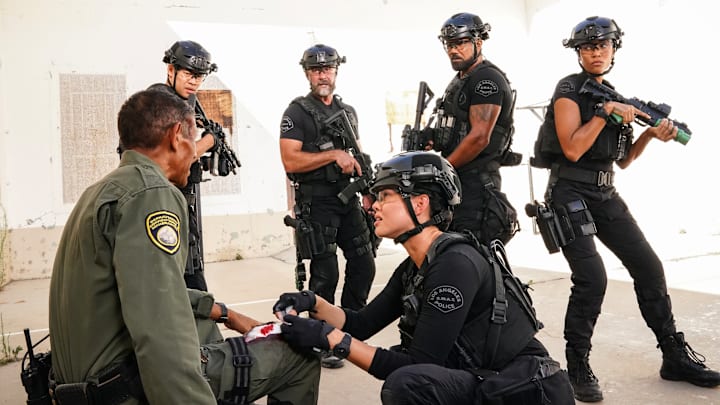 “Life” – 20-Squad faces down a prison hostage situation, only to be thrown into deeper danger when a bomb explodes, freeing maximum-security prisoners from their cells, including someone with a personal grudge against Hondo, on S.W.A.T., Friday, Nov. 1 (8:00-9:00 PM, ET/PT) on the CBS Television Network, and streaming on Paramount+ (live and on-demand for Paramount+ with SHOWTIME subscribers, or on-demand for Paramount+ Essential subscribers the day after the episode airs)*. Pictured (L-R):