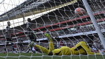 TOPSHOT-FBL-ENG-PR-ARSENAL-MAN UTD