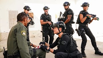 “Life” – 20-Squad faces down a prison hostage situation, only to be thrown into deeper danger when a bomb explodes, freeing maximum-security prisoners from their cells, including someone with a personal grudge against Hondo, on S.W.A.T., Friday, Nov. 1 (8:00-9:00 PM, ET/PT) on the CBS Television Network, and streaming on Paramount+ (live and on-demand for Paramount+ with SHOWTIME subscribers, or on-demand for Paramount+ Essential subscribers the day after the episode airs)*. Pictured (L-R):