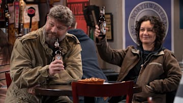 THE CONNERS - ÒWhen Sisters Collide and The Return of the GriftersÓ Darlene crashes MarkÕs college trivia night to prove how smart she is. Elsewhere, Neville finds out the money he loaned Dan was used for something other than its intended purpose. WEDNESDAY, MARCH 13 (8:00-8:30 p.m. EDT), on ABC. (Disney/Eric McCandless)
JAY R. FERGUSON, SARA GILBERT