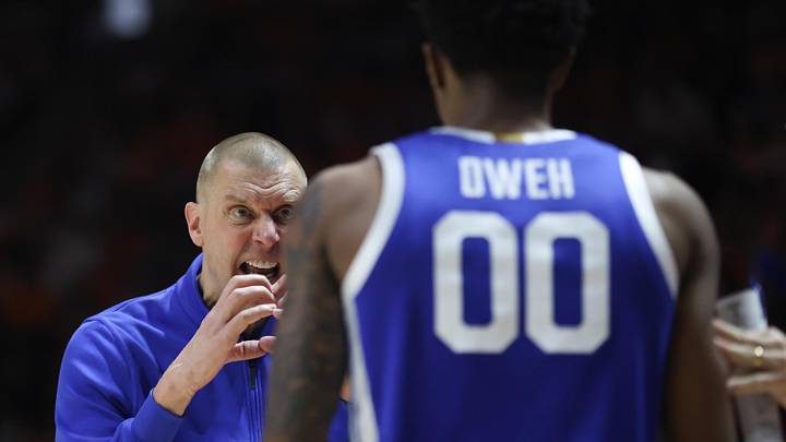 Jan 17, 2026; Knoxville, Tennessee, USA;  Kentucky Wildcats head coach Mark Pope shouts at guard Otega Oweh (00) during the second half against the Tennessee Volunteers at Thompson-Boling Arena at Food City Center. Mandatory Credit: Randy Sartin-Imagn Images