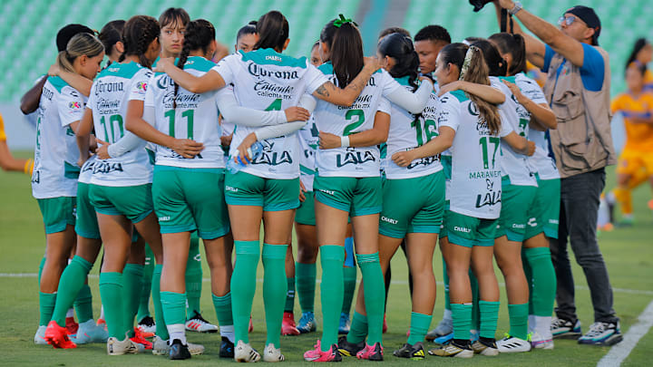 Santos Laguna v Tigres UANL - Liga MX Femenil 2025