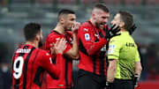 Il Milan protesta contro l'arbitro Serra