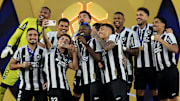 Thiago Almada está entre os jogadores que vão deixar o Botafogo