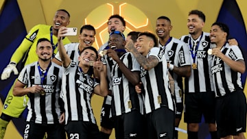 Thiago Almada está entre os jogadores que vão deixar o Botafogo