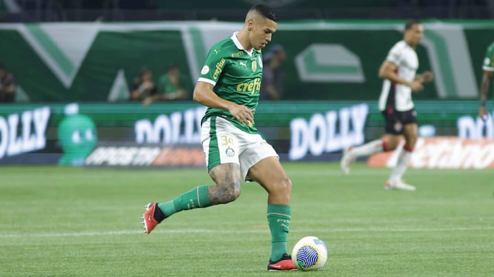 Naves, zagueiro do Palmeiras