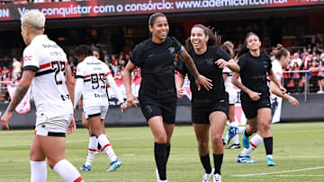 Corinthians venceu no Morumbis por 3 a 1.