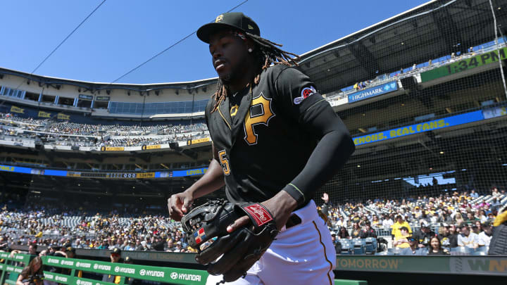 Oneil Cruz bat nearly hits fan, who gets Bryce Harper jersey