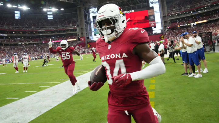 Arizona Cardinals safety Jalen Thompson (34) intercepts a pass intended for New York Giants running