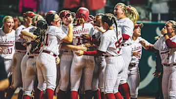 Alabama softball celebrates Audrey Vandagriff's walk-off home run against Oklahoma 