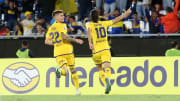 El uruguayo Edinson Cavani le dio los tres puntos a Boca Juniors frente al Sportivo Trinidense en Paraguay.