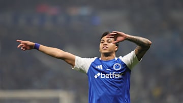 Atacante marcou dois gols em noite de dfesta no Mineirão